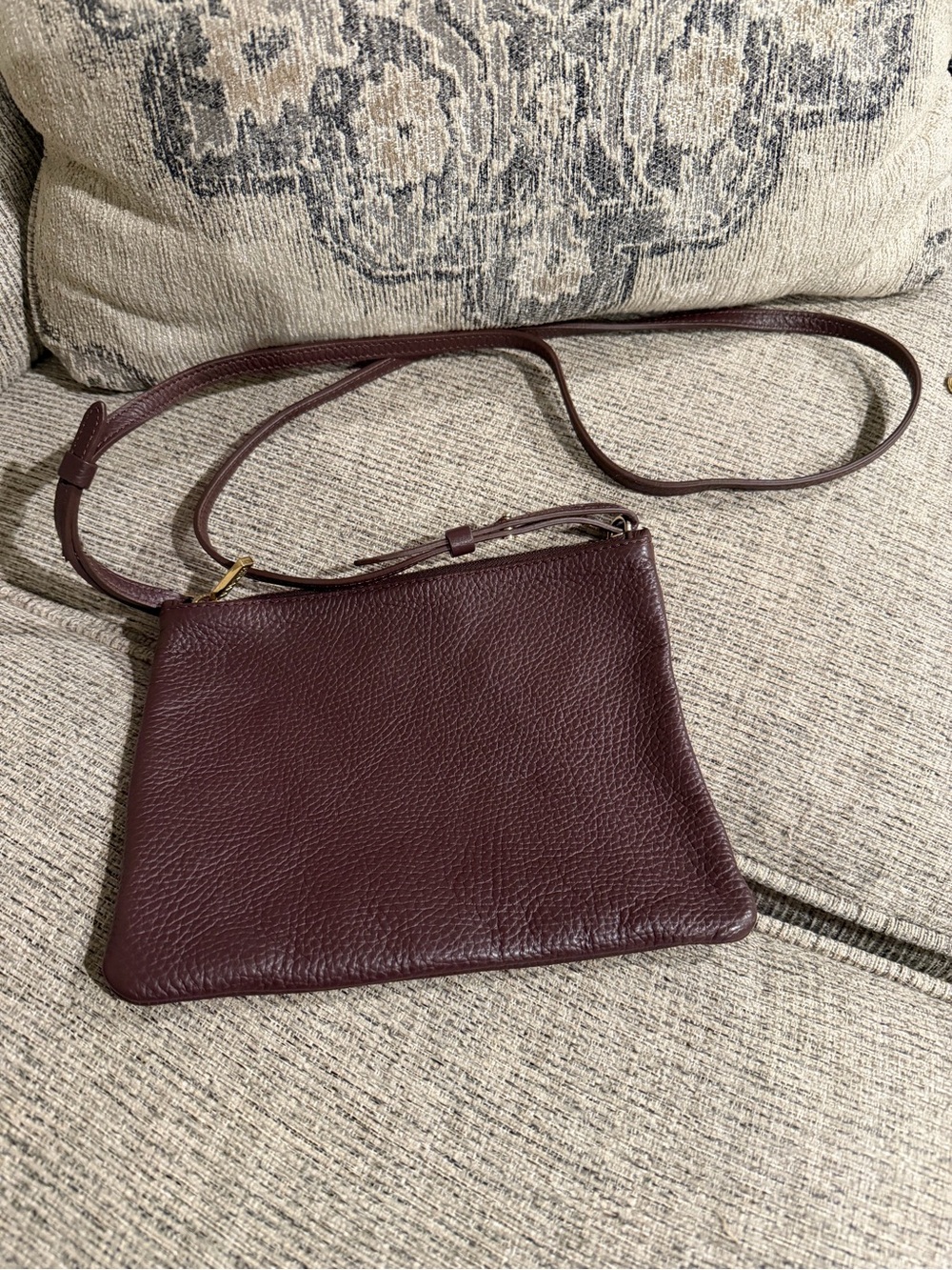 Cuyana Italian Leather Crossbody Bag Burgundy Pebbled Leather EUC